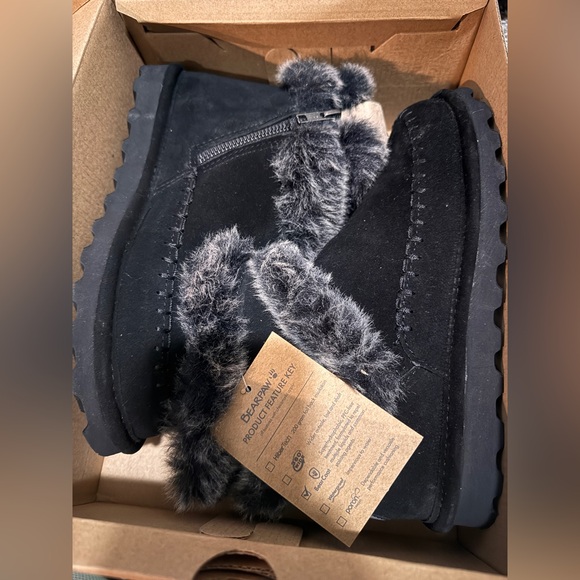 New Bearpaw Black Suede Boots with Faux Fur size 8 - Picture 3 of 10